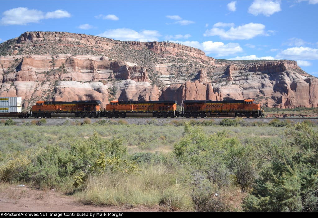 BNSF ES44C4 6594