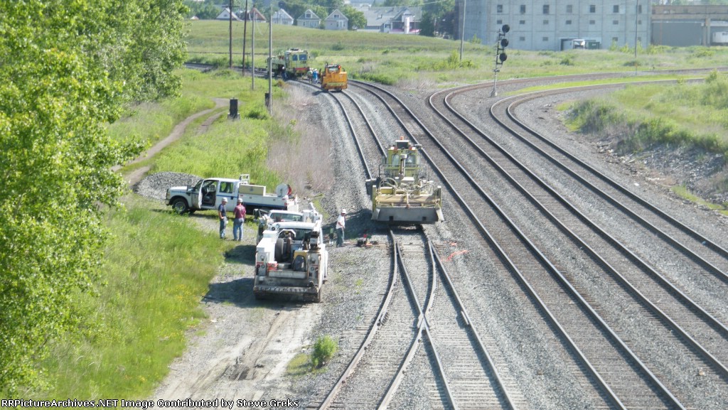 CSX MOW crew about ready to kick up some rocks