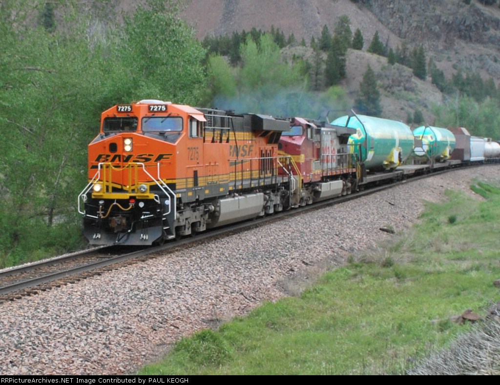 BNSF 7275 leads the plane train west towards Missoula, Mt as she heads the B-737's airframes to Boeing Renton Facility to be assembled.