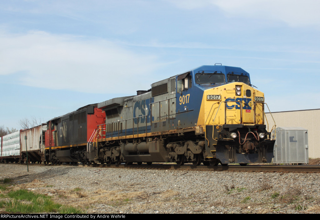 CSX 9017 leads a GE Draper Taper on this SB CN manifest