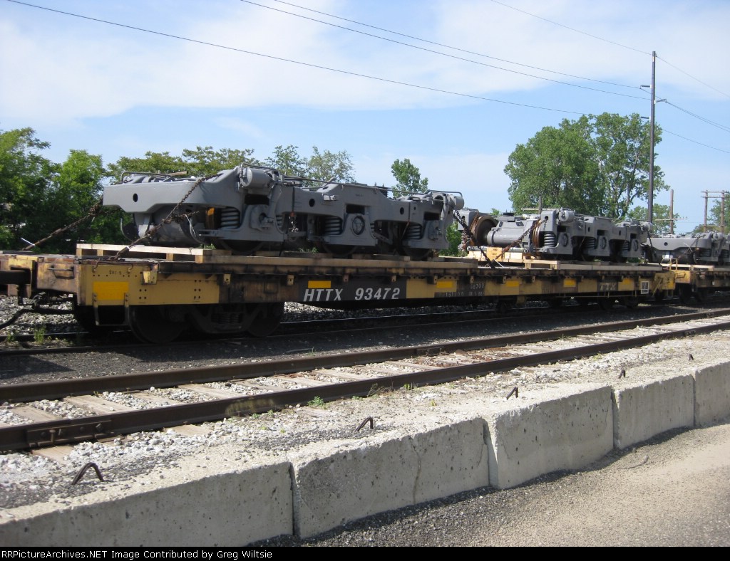 HTTX 93472 with a load of trucks for a VALE ES58ACi