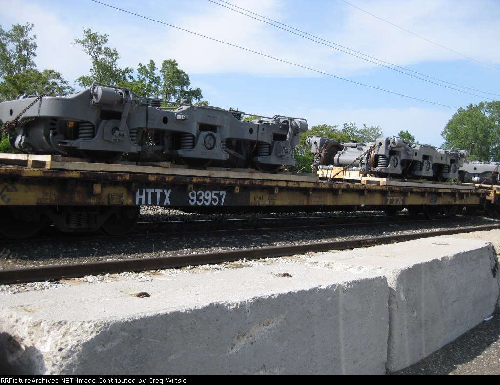 HTTX 93957 with a load of trucks for a VALE ES58ACi