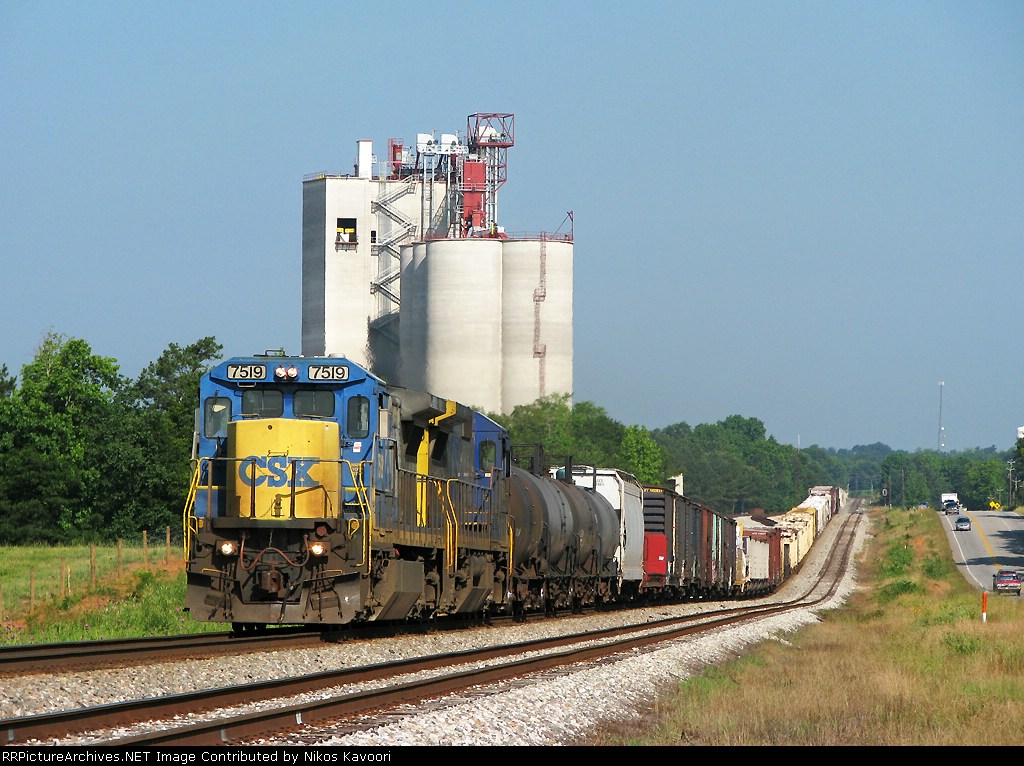 Easing through the sag at Howie siding. 