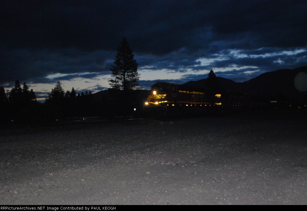 BNSF 7637 at the break of Dawn rolls west as a Helper with no Road Number lights on?