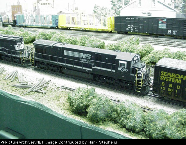 Roster shot of B36-7 8020