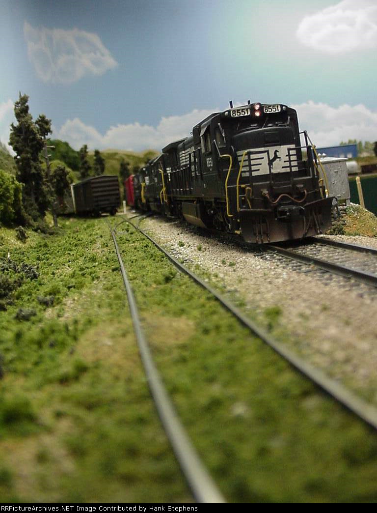 Up close and personal with NS train 199 at the storage siding at Bleeker, AL
