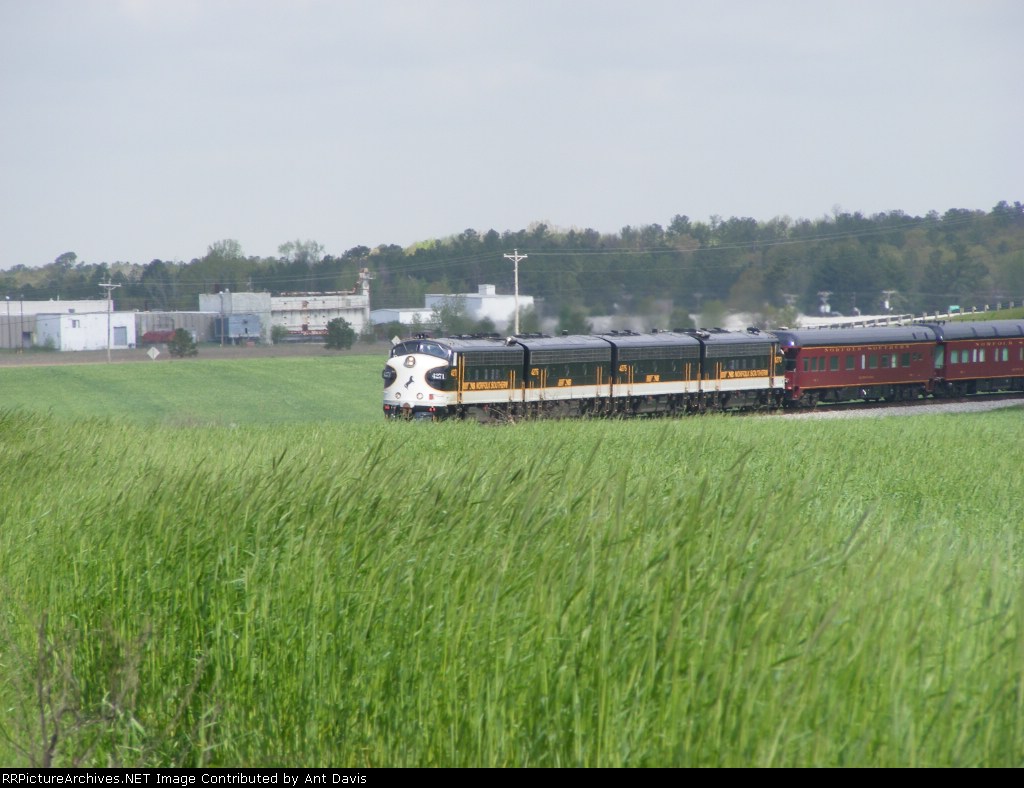 NS 955 rounding "The Curve"
