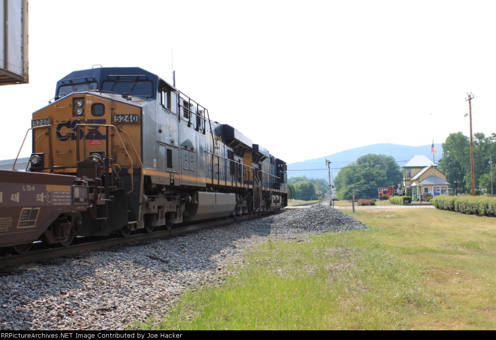 CSXT #5333 and #5240
