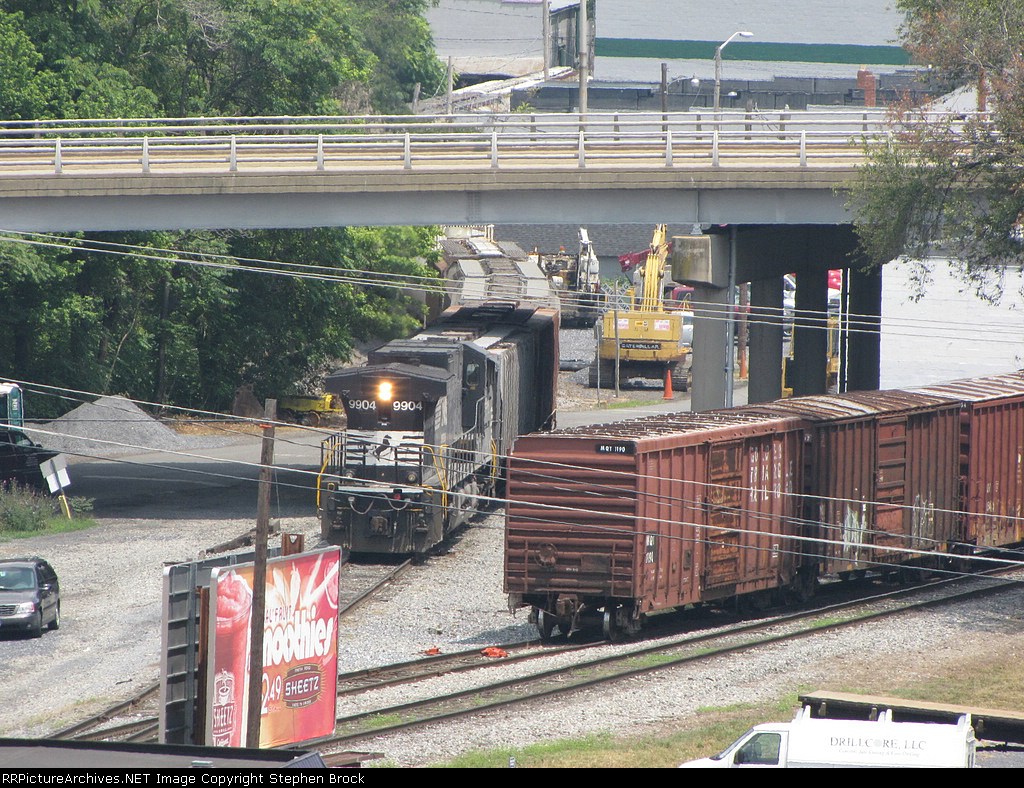 The V92 makes a cut before pulling forward and tieing down.