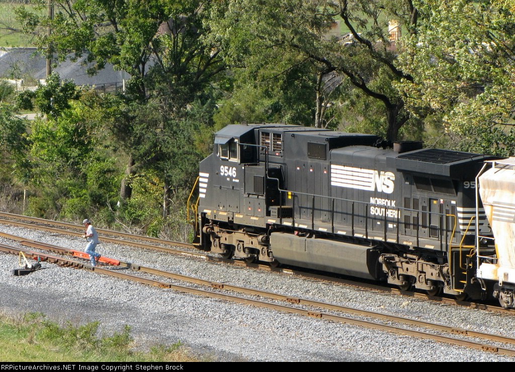 V94 's conductor heading over to the switch on the VPGC track