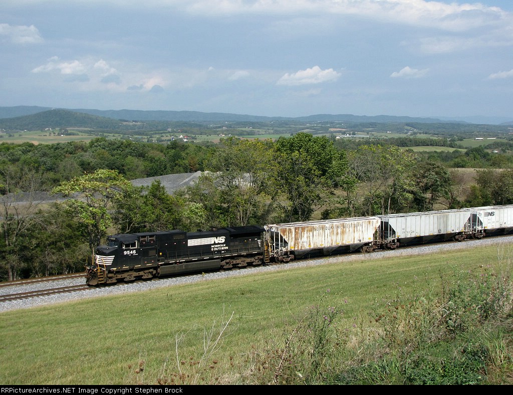 V94 picks up some empty cars, clearing up track space for the 52N