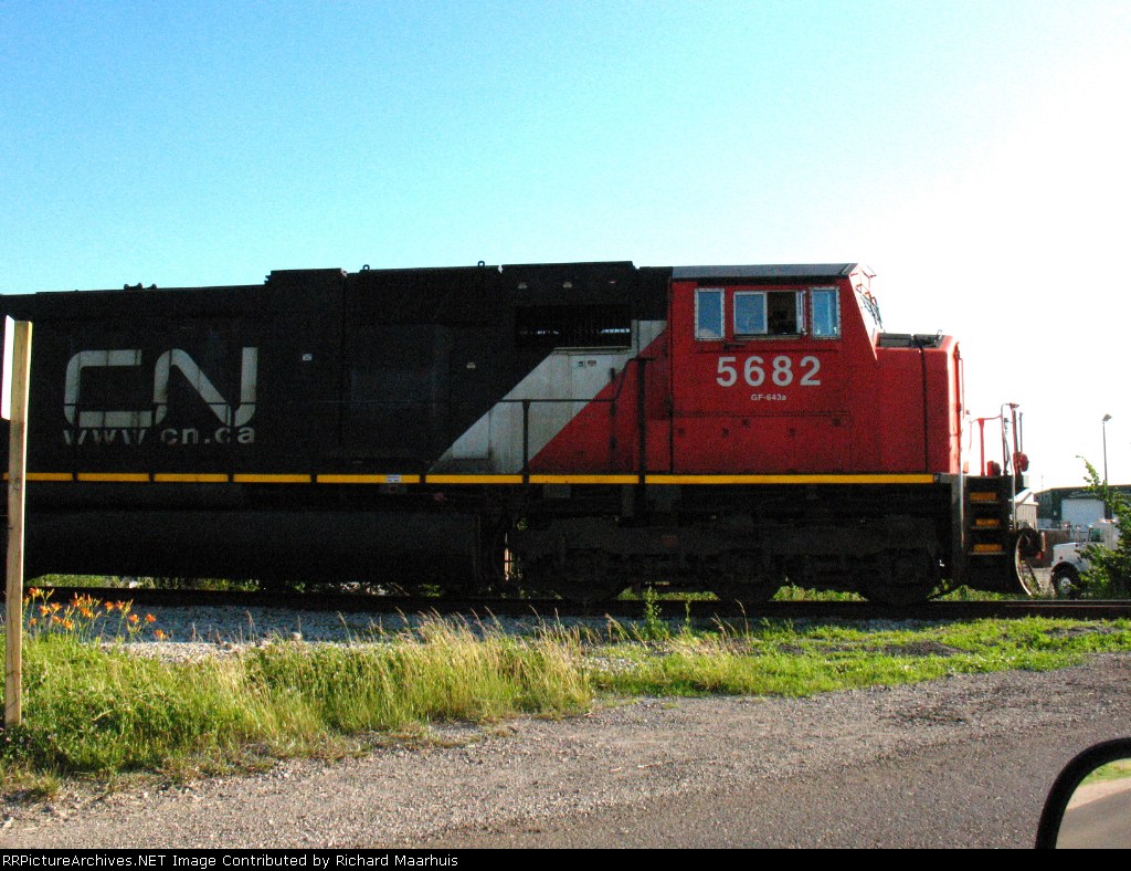 CN 5682 