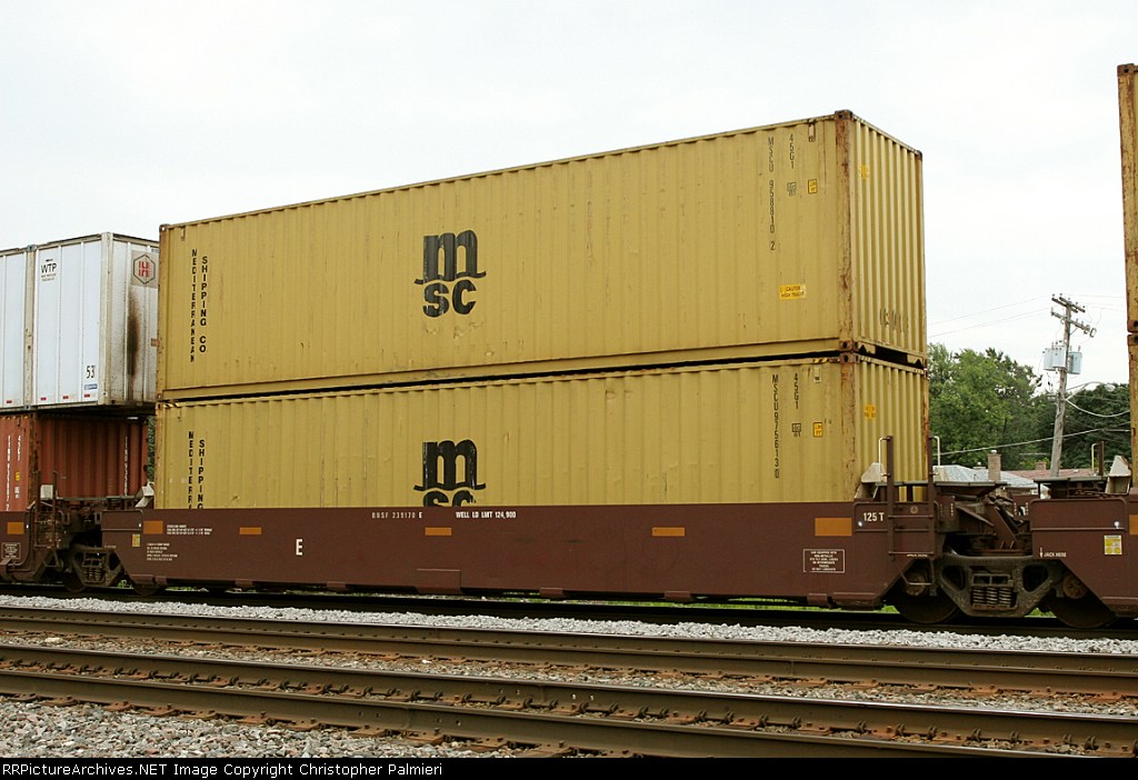 BNSF 239170 E loaded with MSCU 958810 and MSCU 975613