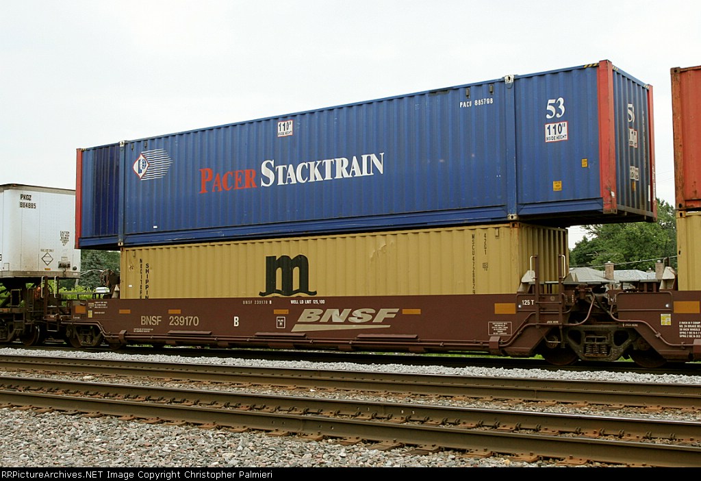 BNSF 239170 B loaded with PACU 885798 and MSCU 472882