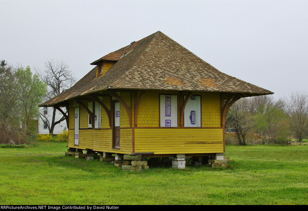 Front right side of abandoned station