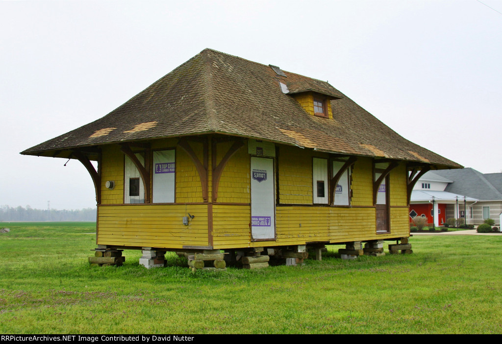 Front left side of abandoned old station