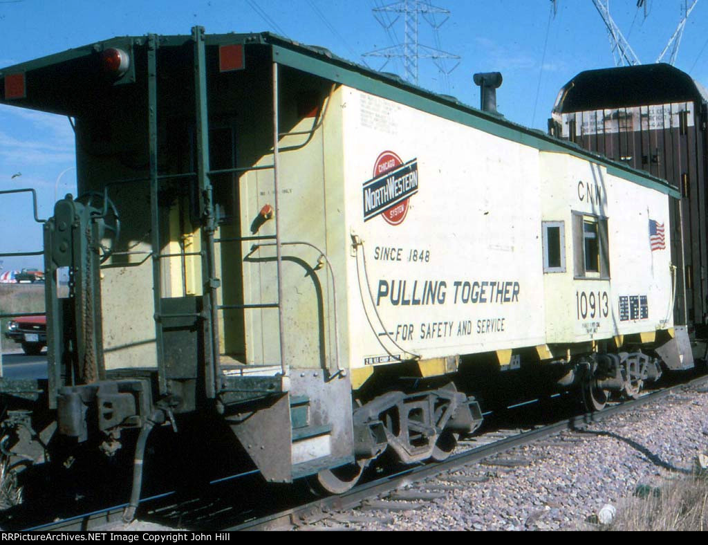 1383-20a Caboose C&NW 10913