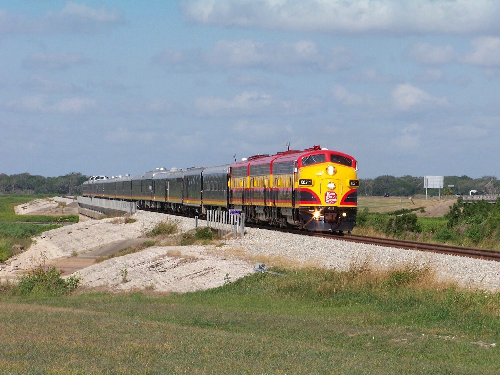 KCS 1 North crosses Lake Texana