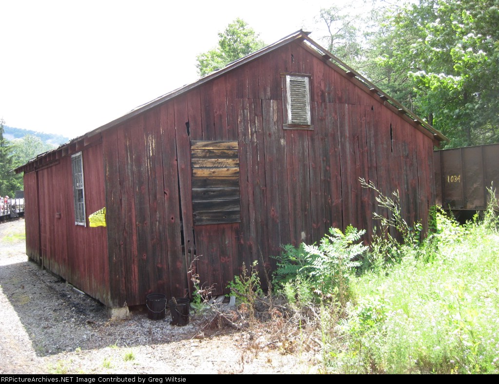 An old and looks to be unused building