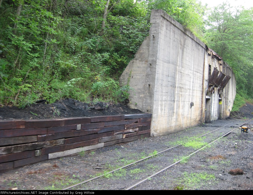 Area used in past to fill engines with coal