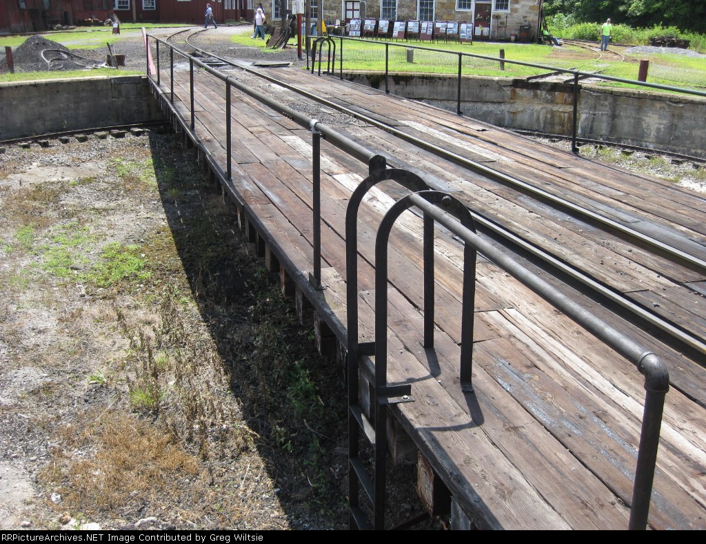 The decking of the hand-powered turntable