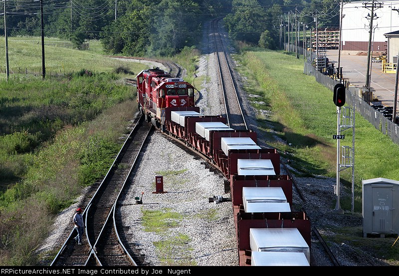 3944 and 3804 push the consist onto the CSX mainline. 