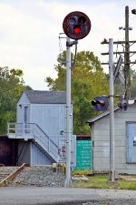 Tri-lights signal for movable bridge