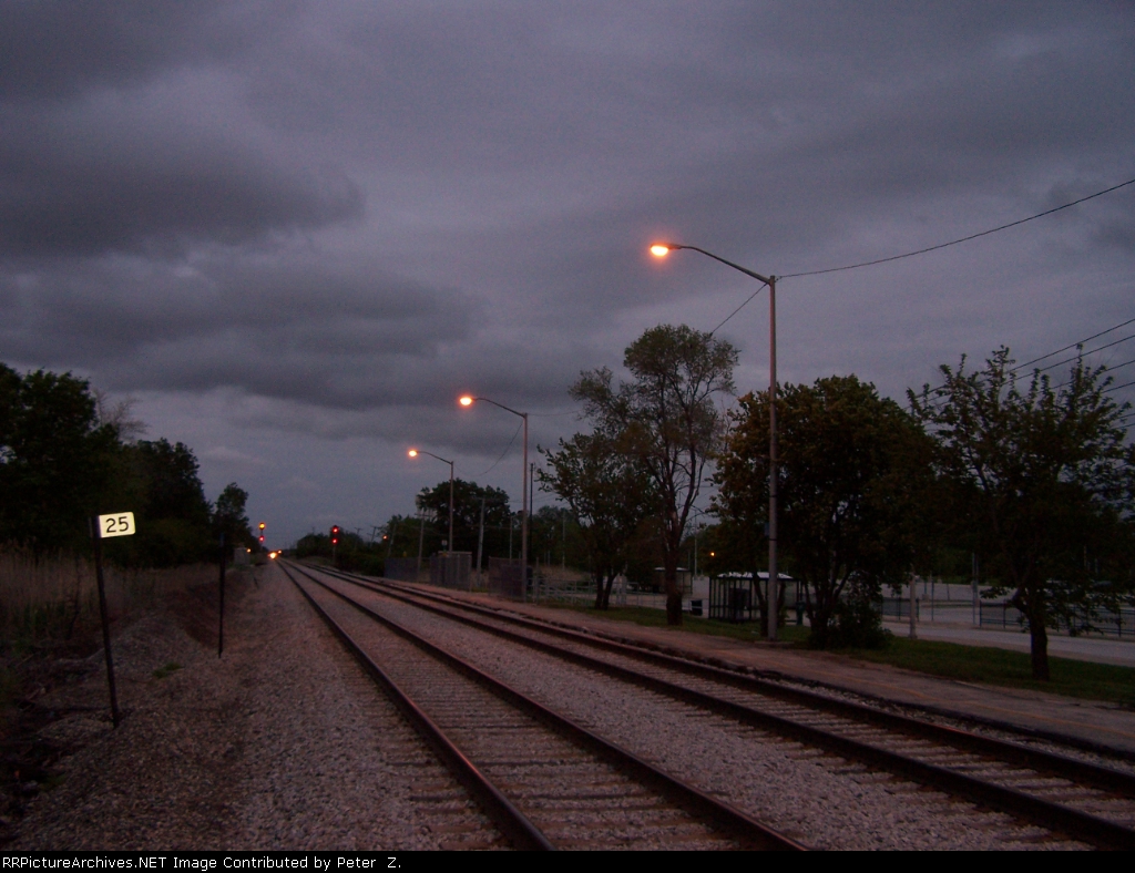 Dark night at 80th avenue.