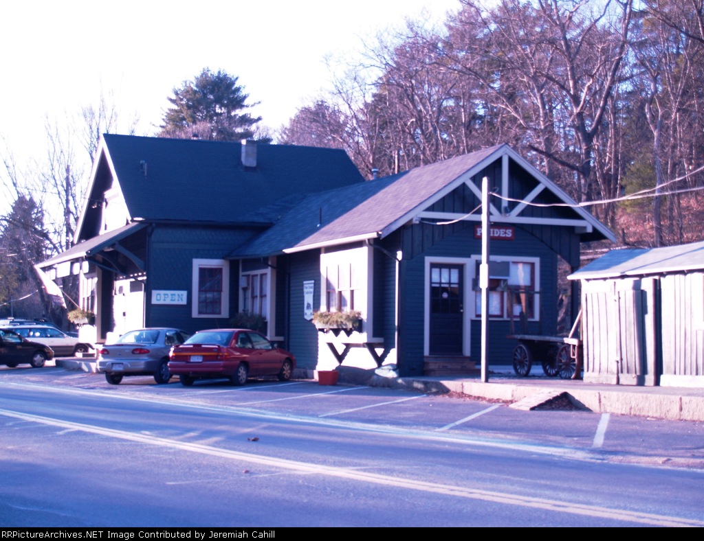 Pride's Crossing Railroad Station