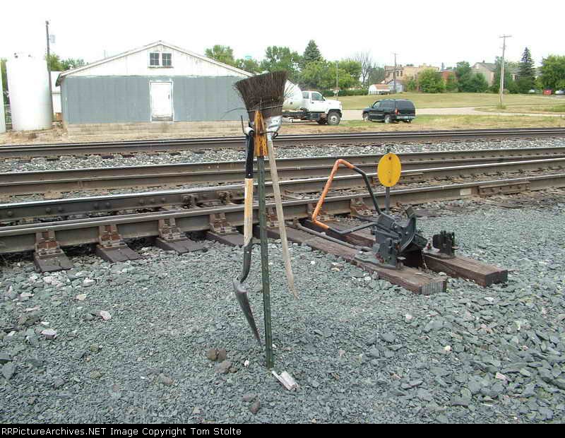 SHOVEL BROOM DRAKE ND