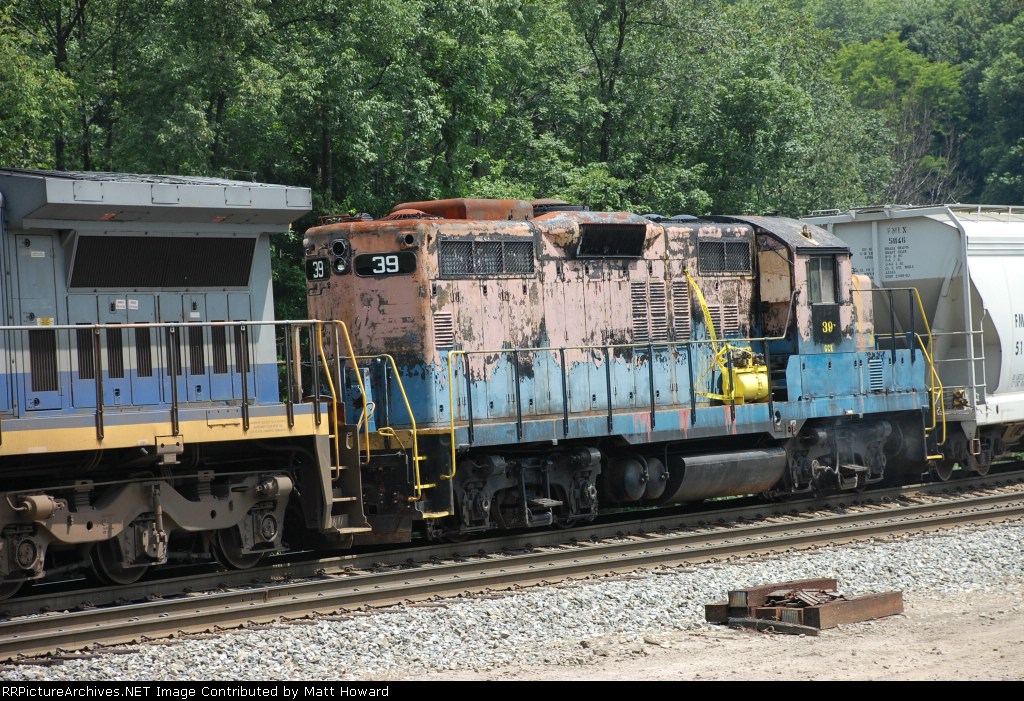 Q386 has this shotty looking unit heading east at Mance.