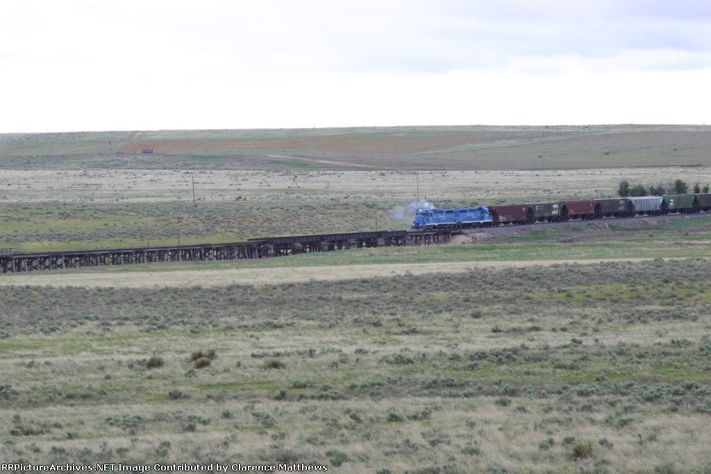 CVR 4227 and 3224 just about on the Cimarron River Bridge