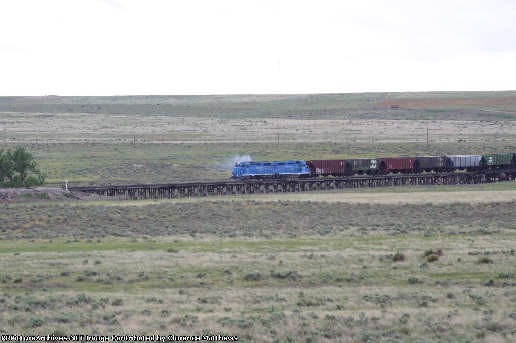 CVR 4227 & 3224 moving across the Cimarron River Bridge