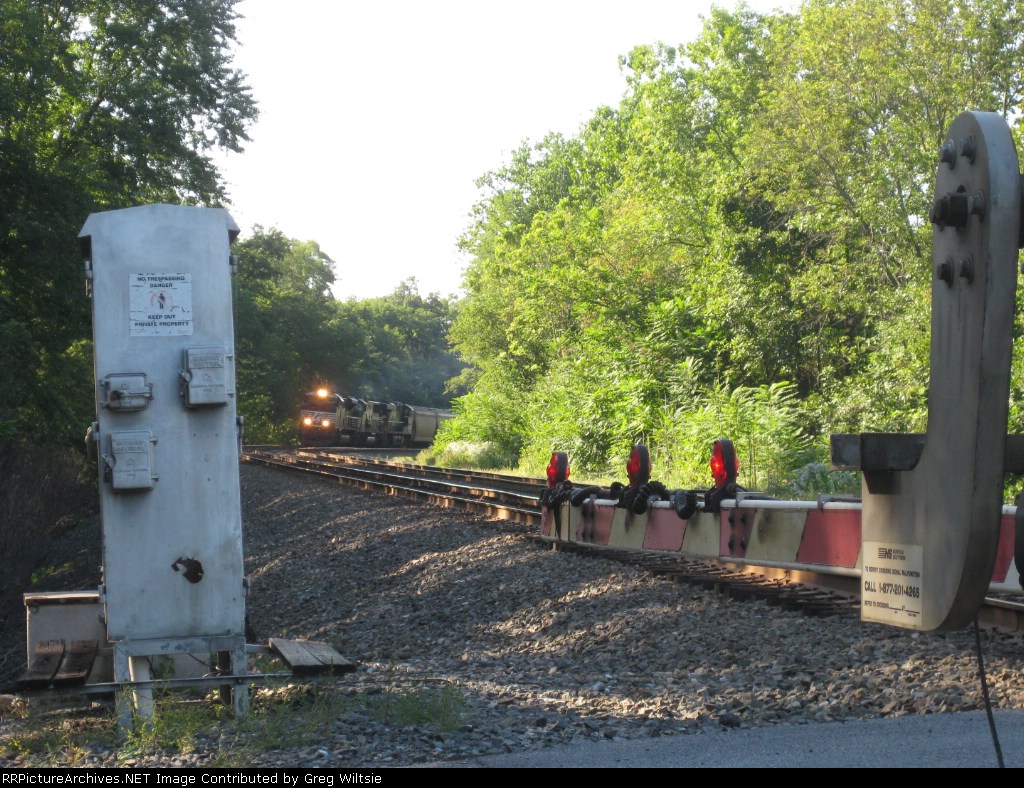 An NS freight heads around the curve