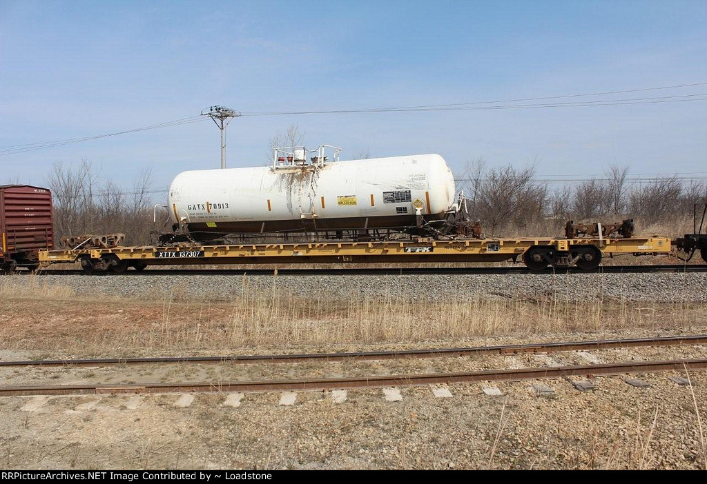 GATX 70913 RIDES ON XTTX 137307