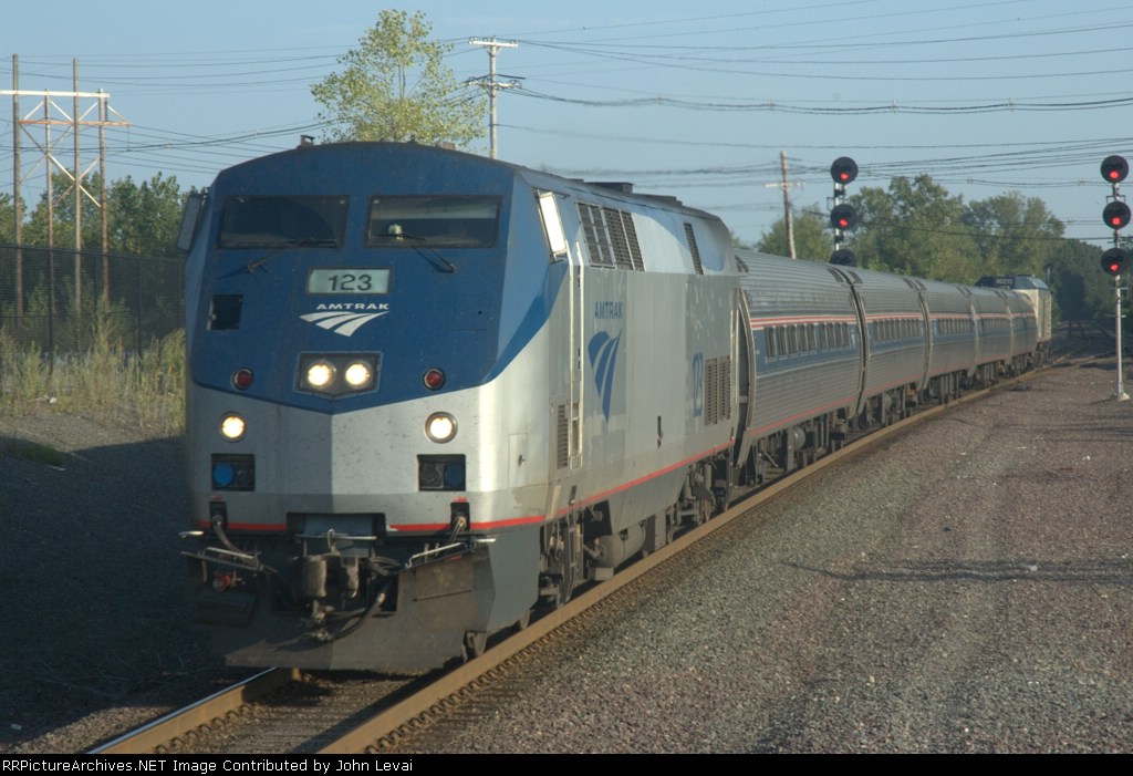 Eastbound Amtk Downeaster at Anderson RTC