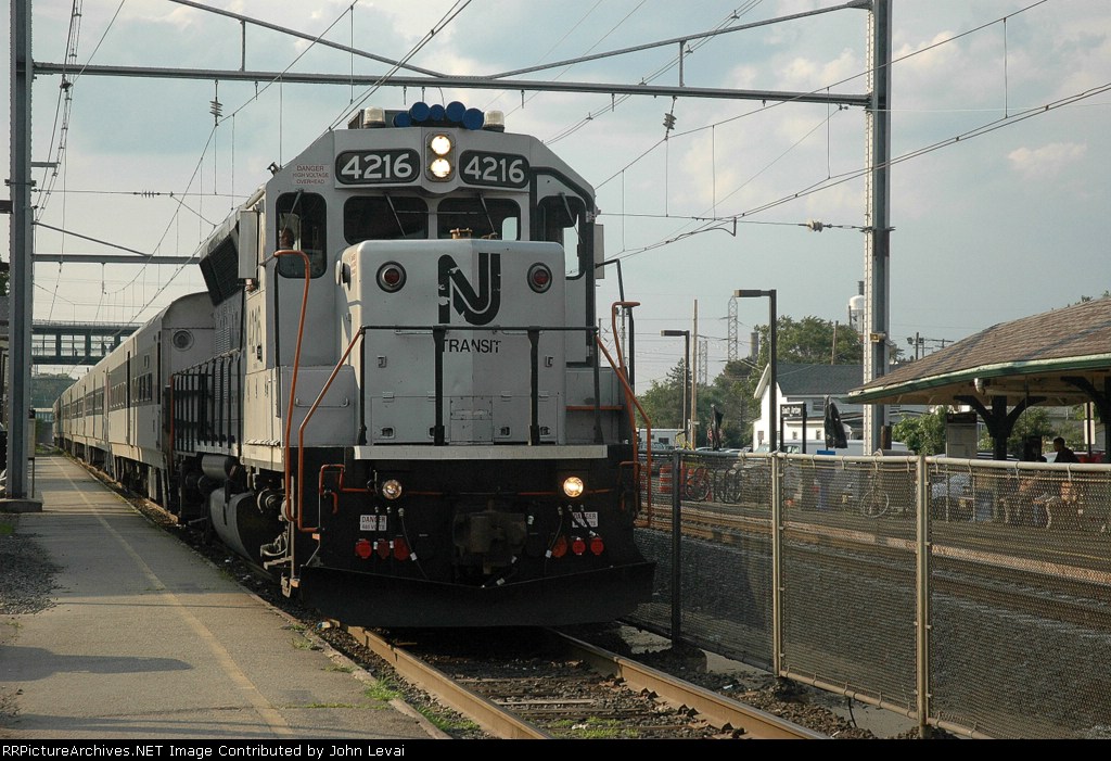 GP40PH-2 on a westbound to Bay Head