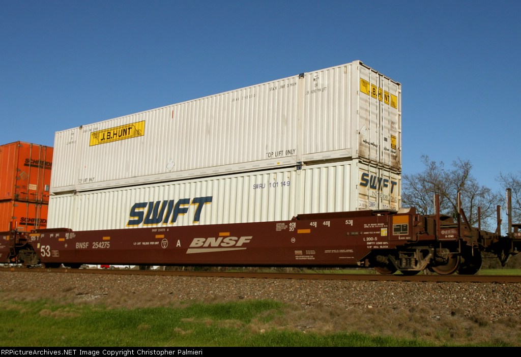 BNSF 254275 A loaded with JBHU 250030 (top) and SWRU 101149 (bottom)