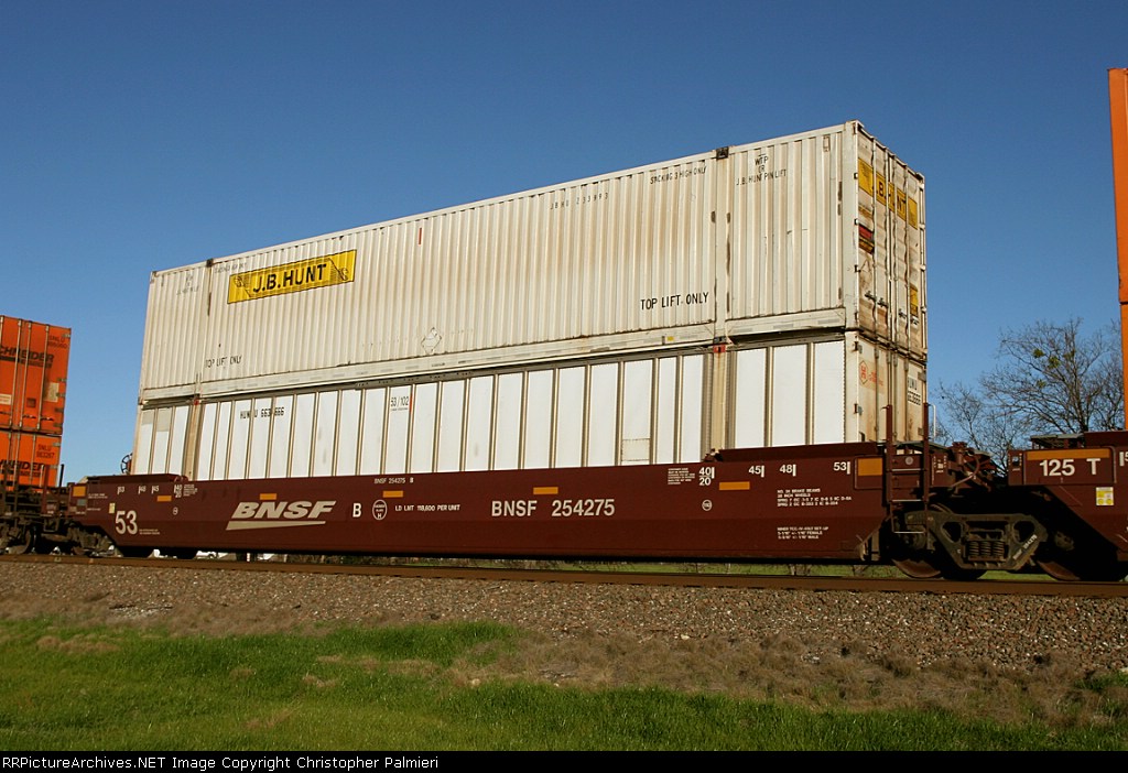 BNSF 254275 B loaded with JBHU 233993 (top) and HUNU 663666 (bottom)