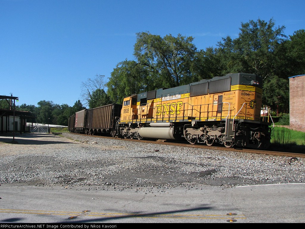BNSF 8808 shoving upgrade
