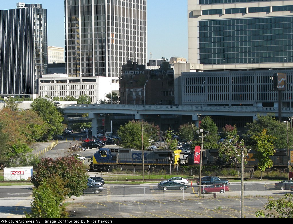 CSX 7369 leads a stacker into Hulsey Yard