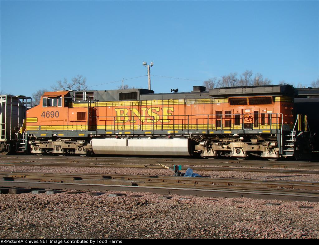 BNSF 4690