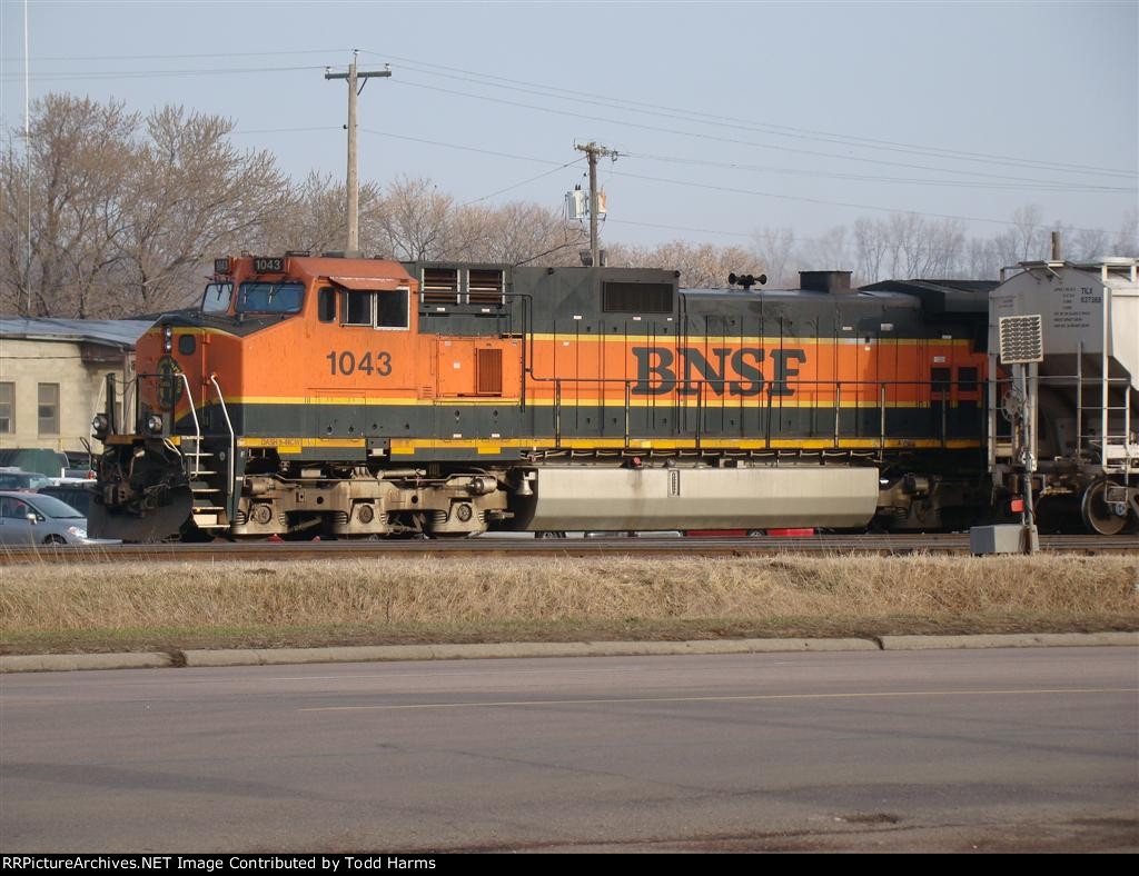 BNSF 1043