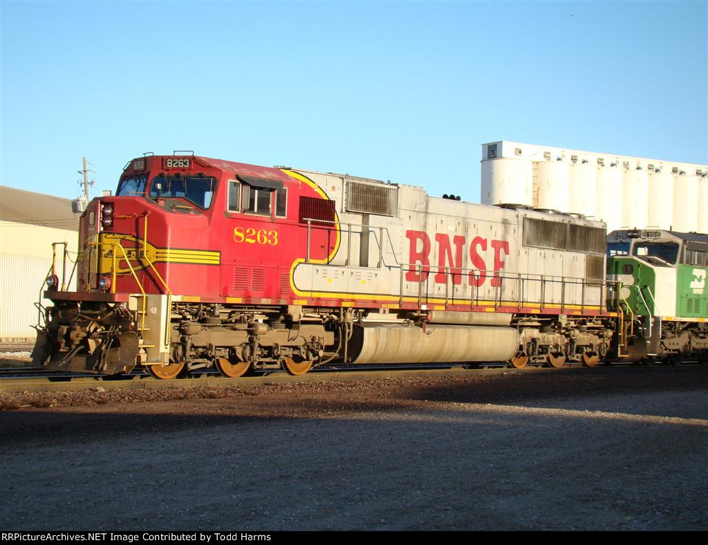 BNSF 8263