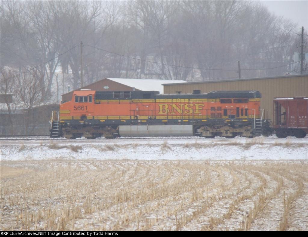 BNSF 5661