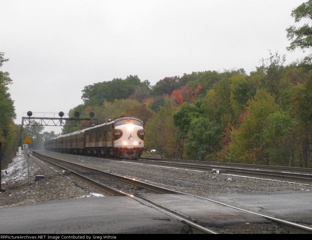 NS Business Train Passes Under Signal Bridge at the Brickyard