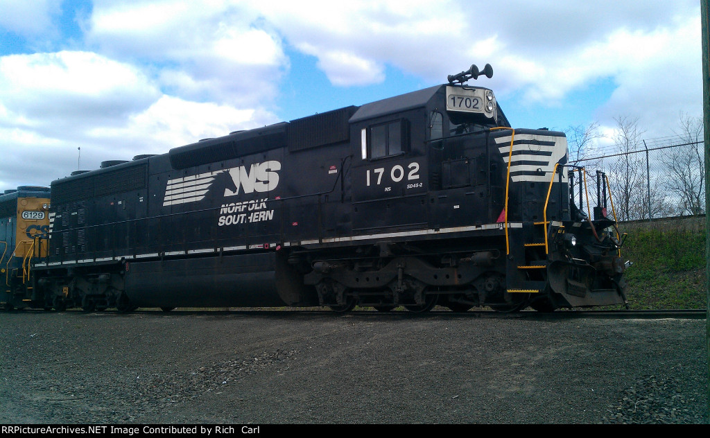 NS 1702 on Pit Track