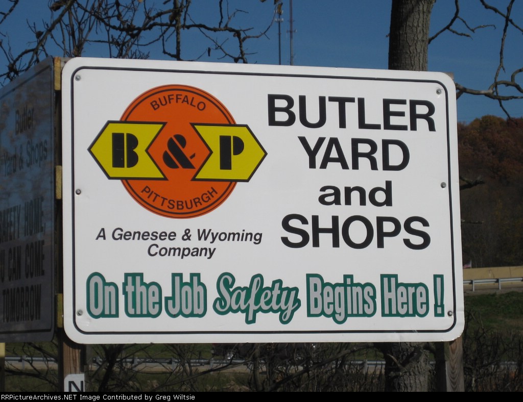 Sign for Butler Yard and Shops