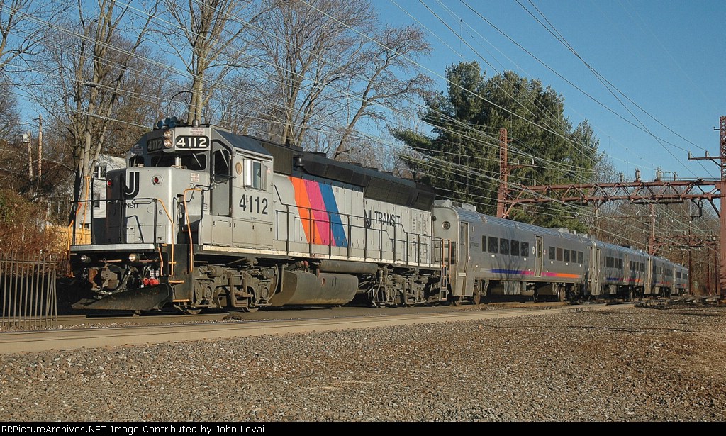 ExCNJ Geep and Solid Set of NJT Comet Vs