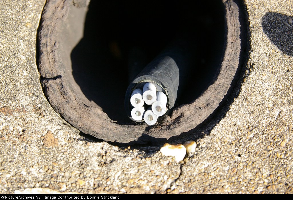 Wire bundle in the south signal base